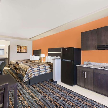 Days Inn By Wyndham Dilley Ngoại thất bức ảnh