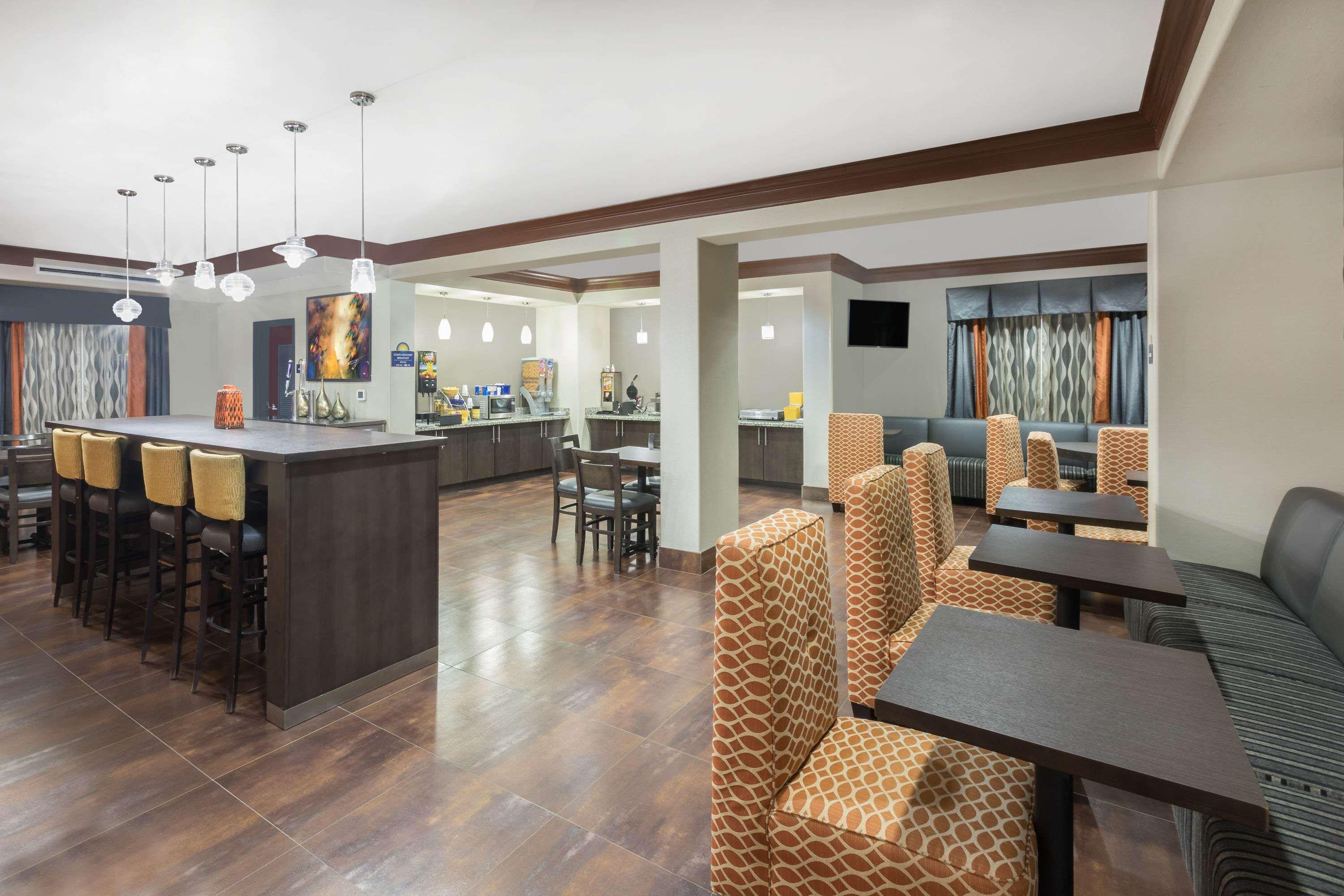 Days Inn By Wyndham Dilley Ngoại thất bức ảnh