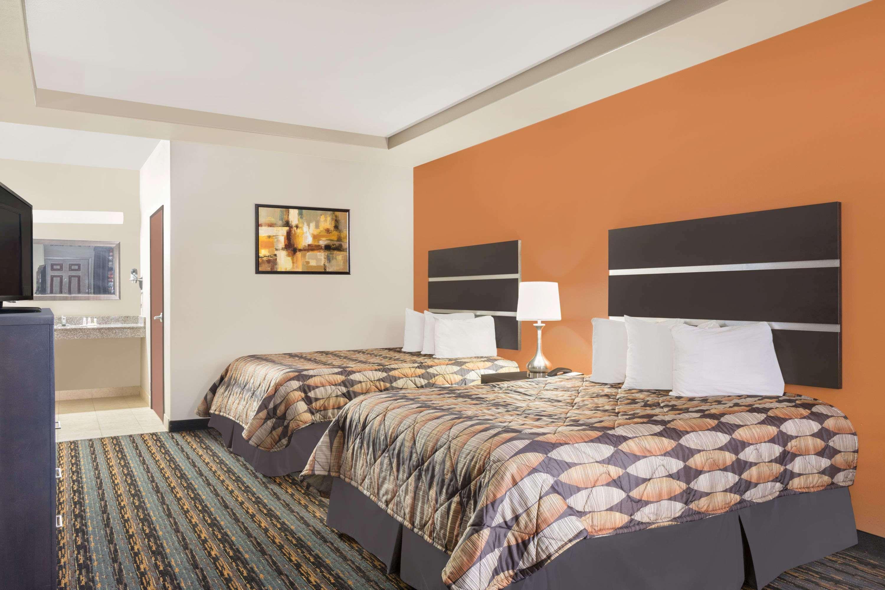 Days Inn By Wyndham Dilley Ngoại thất bức ảnh