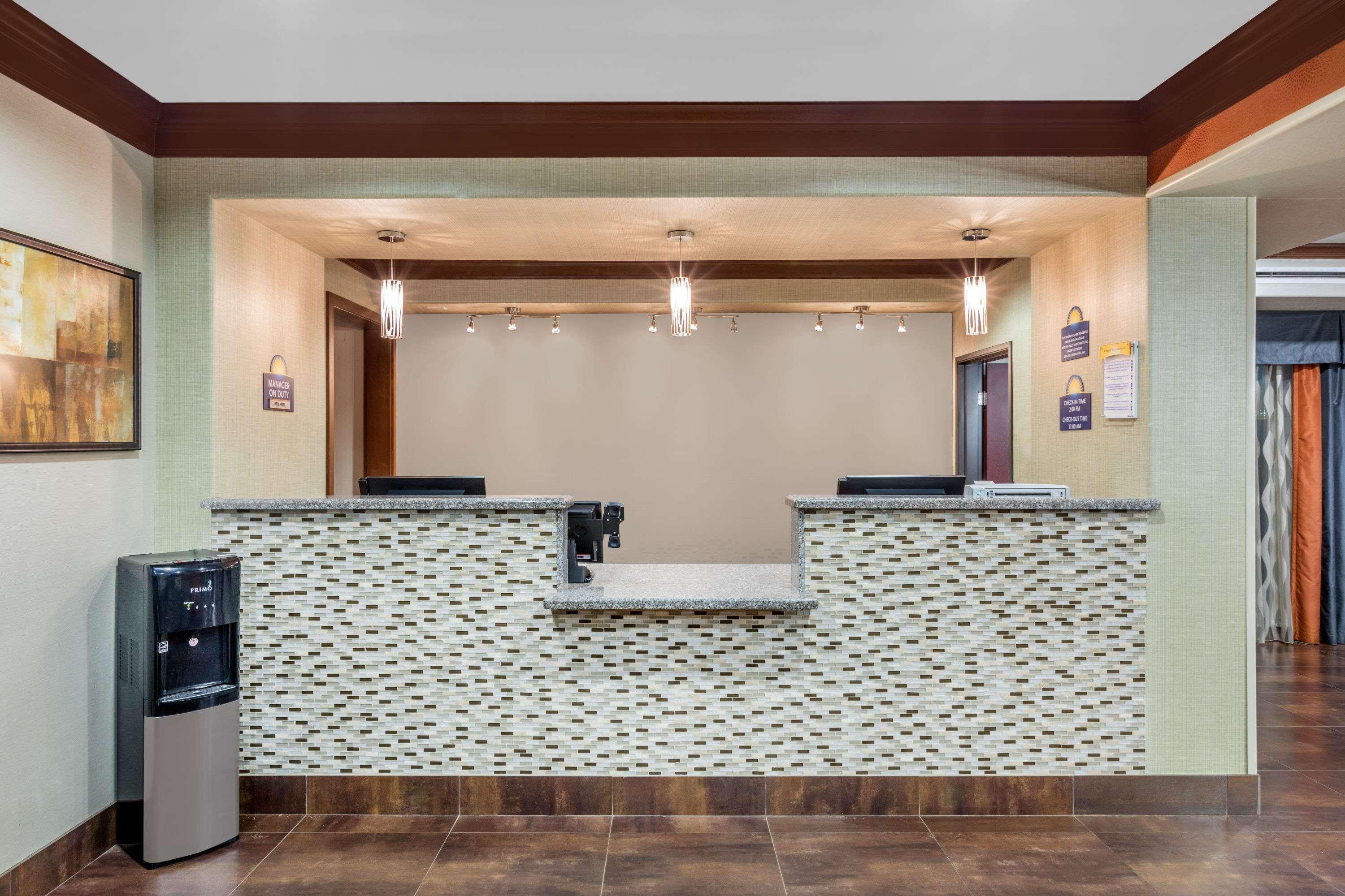 Days Inn By Wyndham Dilley Ngoại thất bức ảnh